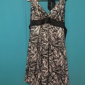 Torrid Sz 18 halter dress black/white